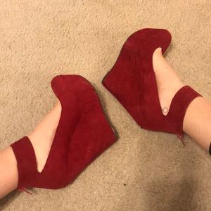red wedges